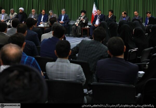 دیدار شاعران با رهبری