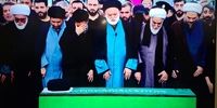 آغاز اقامه نماز بر پیکر رهبر شهید توسط آیت‌الله سیدمصطفی خامنه‌ای +فیلم