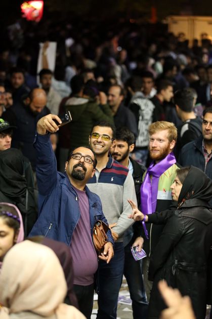 تصاویر استقبال شبانه مردم اردبیل از حسن روحانی