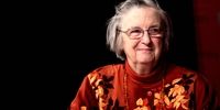 الینور اوستروم؛ زنی که جهان به احترامش ایستاد