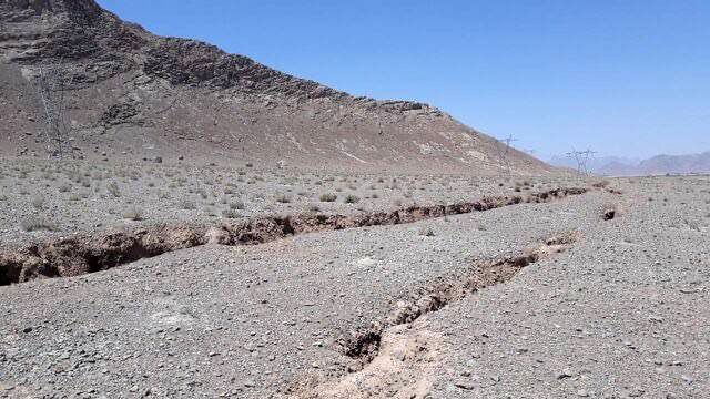 از ترکهای عمیق دشت «مهیار» تا خانه ها و خیابانهای نصف جهان / تا 30 سال قبل، مهیار پر از باغ بود 2