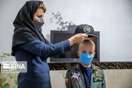 برآورده شدن آرزوی کودک سرطانی توسط نیرو هوایی ارتش+عکس
