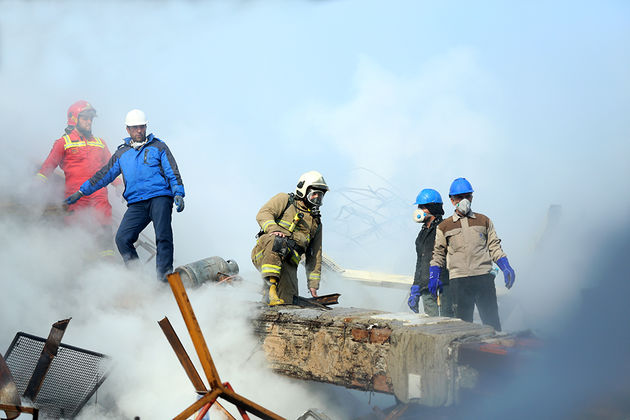 تلاش بی وقفه آتش نشانان برای آوار برداری پلاسکو