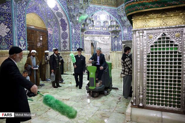 ضدعفونی کردن حرم حضرت فاطمه معصومه(س)