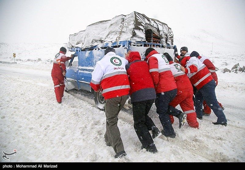 امدادرسانی هلال احمر در اتوبان تهران - قم