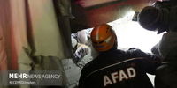 لاک زدن آقای امدادگر برای دختر نجات یافته از آوار زلزله ترکیه+ فیلم