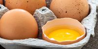 روند نزولی مصرف مرغ و تخم‌مرغ در طول 14 سال به روایت آمار/ متوسط مصرف مرغ خانوارها در سال 90 چقدر بوده است؟ +نمودار