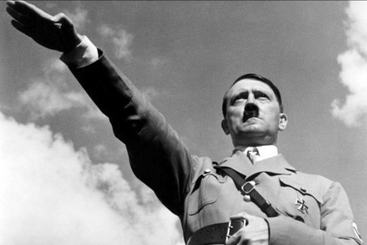 آدولف هیتلر از گور برخاست/ مرده زنده شده است؟+عکس