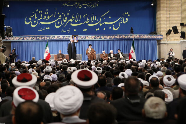 تصاویر دیدار مسئولان نظام، مهمانان کنفرانس وحدت و سفرای کشورهای اسلامی با رهبری
