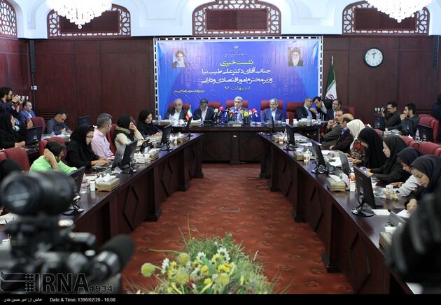  تصاویر نشست خبری وزیر امور اقتصادی و دارایی