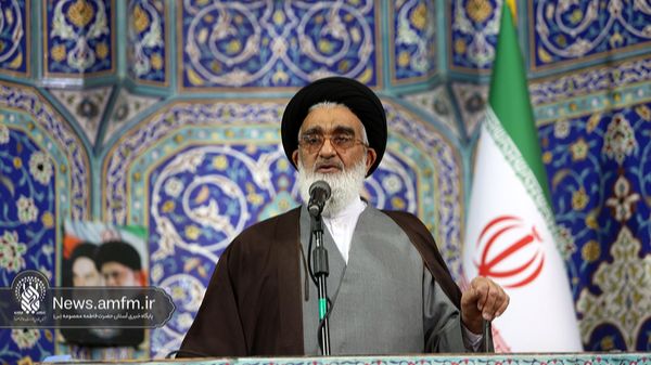 امام جمعه قم: رهبر انقلاب سلاح نرم برداشتند و با یک جمله ترامپ را تحقیر کردند / نسل ششم جنگ‌ها بر تخریب ذهن، اراده و ادراک جوامع است