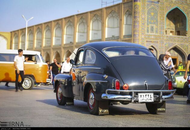 همایش خودروهای کلاسیک در میدان نقش جهان