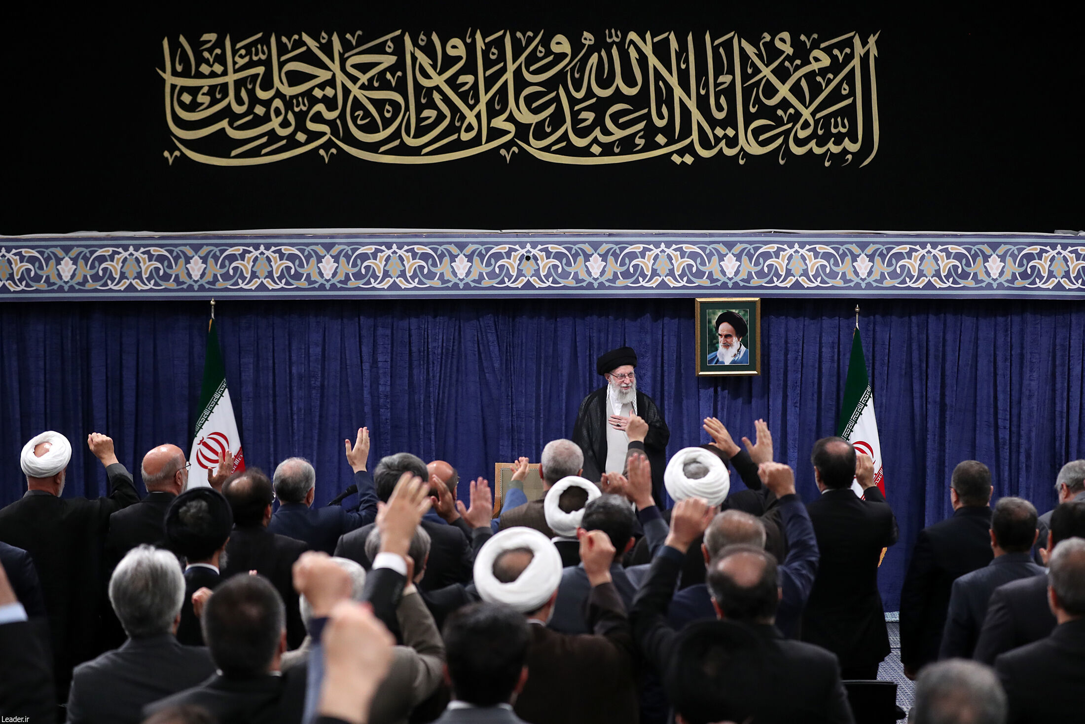 رهبر انقلاب: ملت با جهت‌گیری‌های گوناگون سیاسی و وزن متفاوت مذهبی پای ایران عزیز ایستاد
