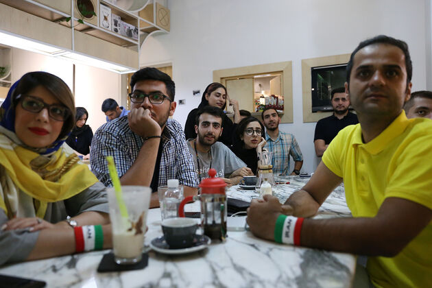 کافه هایکو ، عکس فروغ علایی