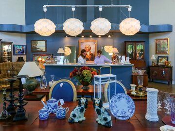 بشقاب ارزان، عتیقه گرانقیمت از آب درآمد / راز نوشته‌های پشت بشقاب چه بود؟+ تصاویر