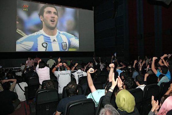شرط و شروط تازه برای پخش فوتبال در سینماها 