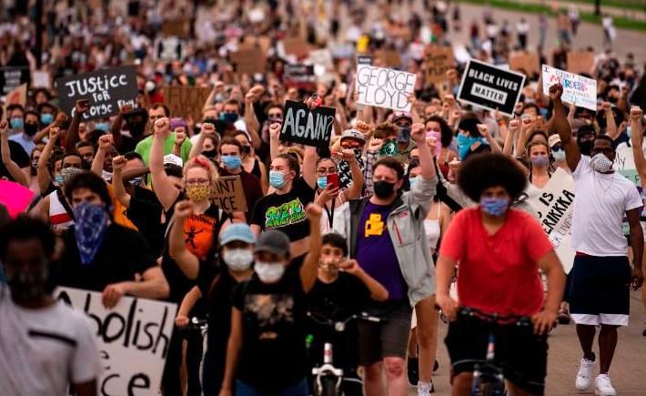 خیزش سراسری آمریکا علیه نژادپرستی؛ کاخ‌سفید در محاصره معترضان/ مرگ یک معترض در دیترویت/ وضعیت اضطراری در جورجیا
