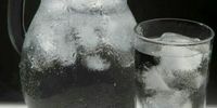 عوارض خطرناک  نوشیدن آب یخ در وعده افطاری