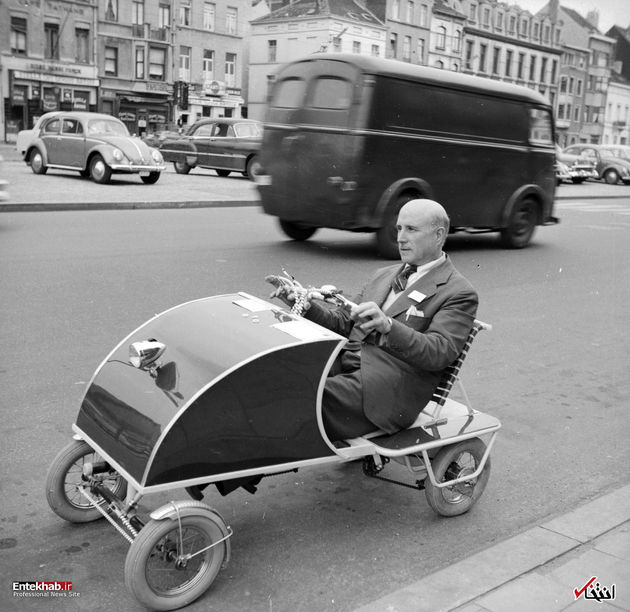 جولای 1958 : یک خودروی ویژه افراد سالمند در پاریس