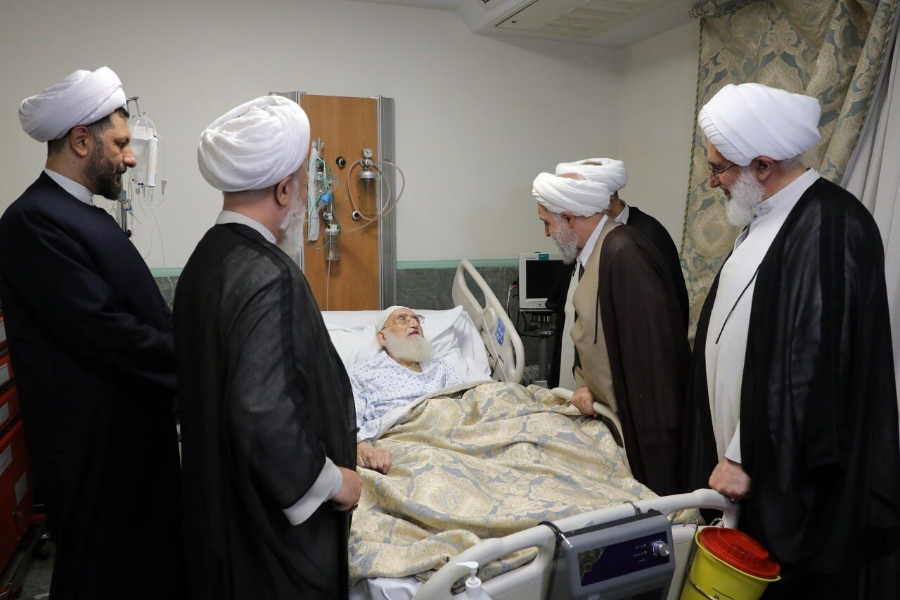 عیادت نمایندگان رهبر معظم انقلاب از آیت‌الله نوری همدانی +عکس
