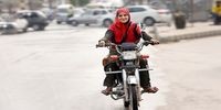 تقویت امنیت خیابان‌ها با موتورسواری زنان/ یک حقوقدان: زنان پلیس هم برای موتورسواری آموزش می‌بینند
