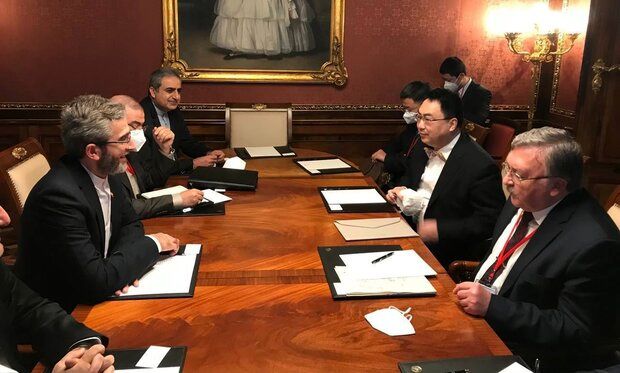دیدار سه‌جانبه علی باقری با مذاکره کنندگان چین و روسیه