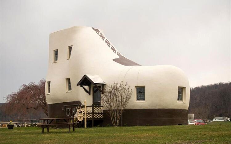 عجیب‌ترین خانه‌های آمریکا را ببینید؛ از خانه بشکه ترشی تا قلعه شرلوک هولمز + تصاویر