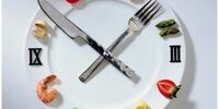 با شام خوردن در این زمان وزن خود را مدیریت کنید