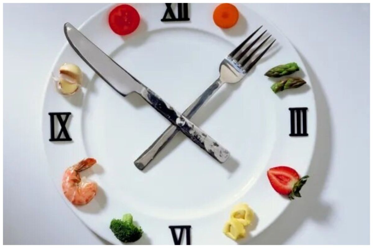 با شام خوردن در این زمان وزن خود را مدیریت کنید