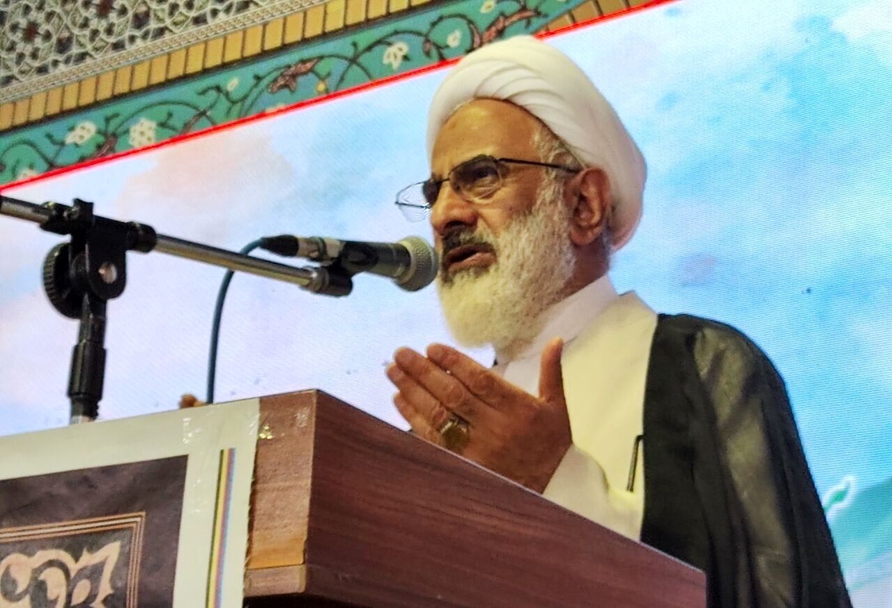 نماینده ولی فقیه در سپاه: دشمن درصدد ضربه به اراده و اقتدار ما بود / سلاح اصلی ما مردم هستند