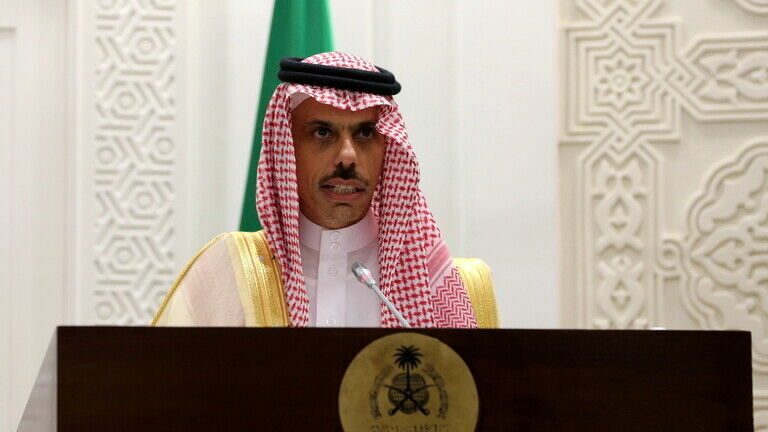 وزیر خارجه عربستان: سقوط دولت لبنان خطرناک است