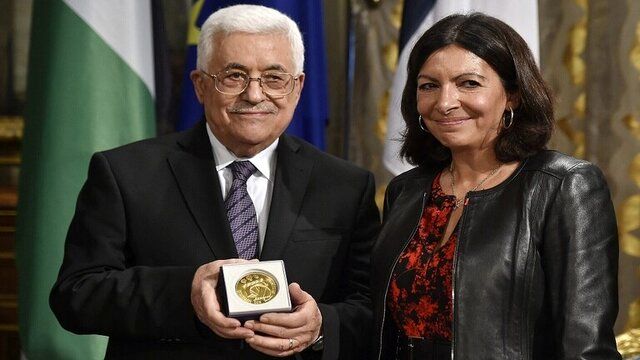 پاریس نشان افتخار اهدایی به محمود عباس را پس گرفت