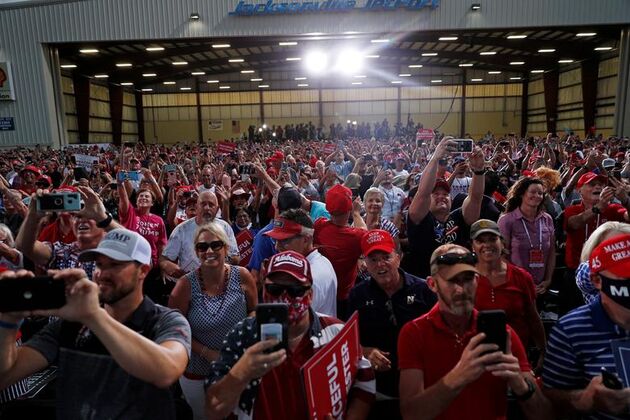 تصاویر| اقدام خطرناک کمپین انتخاباتی ترامپ