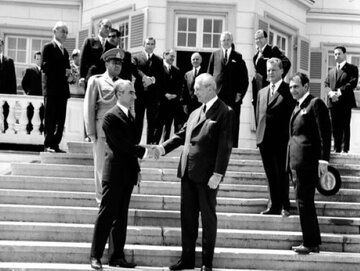 خاطرات اسدالله علم: مطمئن هستم که شاه قطعا در فکر تهیه بمب اتمی است/ ماجرای قرض دویست میلیون دلاری کره شمالی از ایران