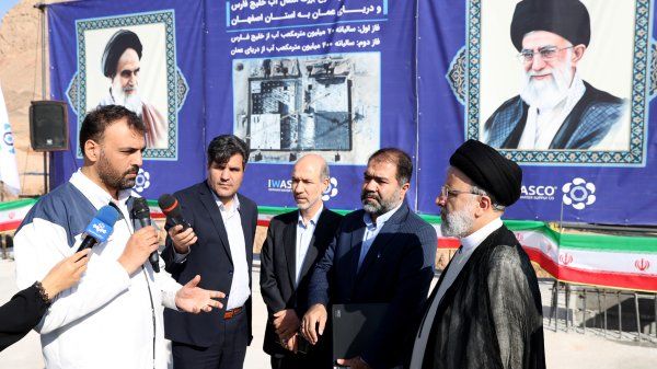آغاز اجرای مرحله دوم انتقال آب دریای عمان به اصفهان با دستور رئیسی