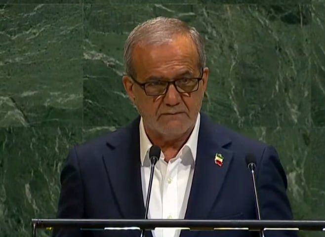 شعرخوانی پزشکیان در نیویورک: گنه کرد در بلخ آهنگری/ به شوشتر زدند گردن مسگری
