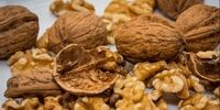اتفاق خوبی که با خوردن گردو برای پوست می افتد 
