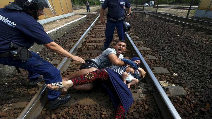 مجارستان پناهجویان را بدون غذا رها کرد