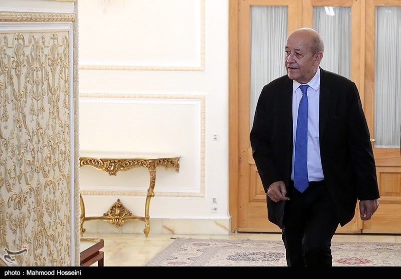 وزیر خارجه فرانسه در حرم امام علی(ع)+عکس
