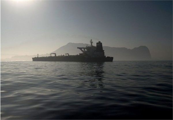 هشدار یونان به نفتکش های خود/  به آب‌های ایران نزدیک نشوید