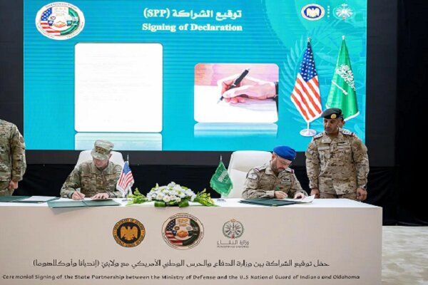 عربستان و آمریکا توافقنامه شراکت نظامی امضا کردند + جزئیات