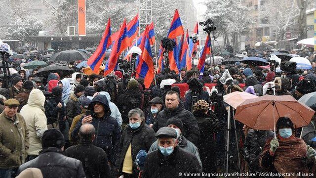 تجمع اعتراضی مخالفان نخست وزیر ارمنستان در خیابان‌های ایروان