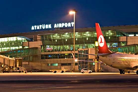 سقوط هواپیما در فرودگاه آتاتورک استانبول + عکس