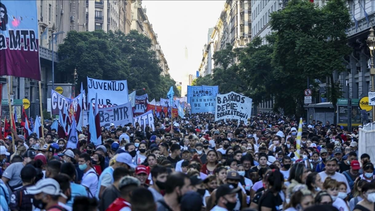 اعتراضات گسترده در خیابان‌های آرژآنتین/ هشدار درباره افزایش بحران‌های اقتصادی