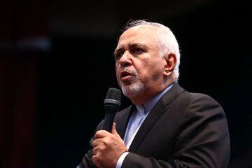 حمله روزنامه اصولگرا به محمدجواد ظریف/ او چشم بر واقعیت های منطقه از جمله حماس و حزب الله و انصارالله بسته است/ همچنان در اصول انتزاعی خود باقی مانده است