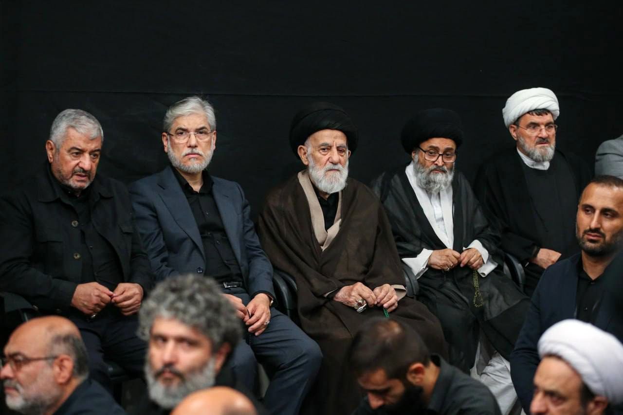 حضور پزشکیان؛، لاریجانی و سردار جعفری در مراسم عزاداری سید و سالار شهیدان (ع) در حسینیه امام خمینی (ره) 6