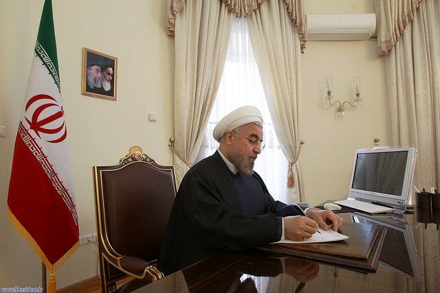 موافقت روحانی با  بررسی پیشنهاد افزایش حقوق کارمندان