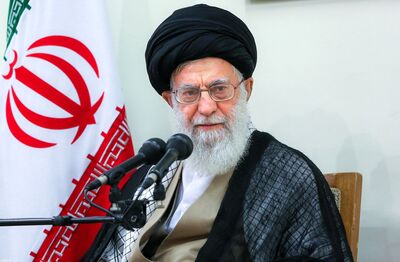 ادعای فارس: رهبر انقلاب در مشهد خاکسپاری می شوند
