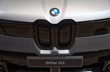 BMW از لوگوی جدیدش رونمایی کرد+ عکس 