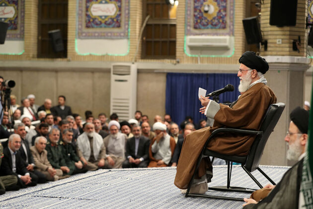 تصاویر دیدار مسئولان نظام، مهمانان کنفرانس وحدت و سفرای کشورهای اسلامی با رهبری